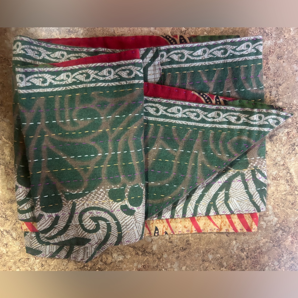 Kantha Bae - Picture 1 of 4